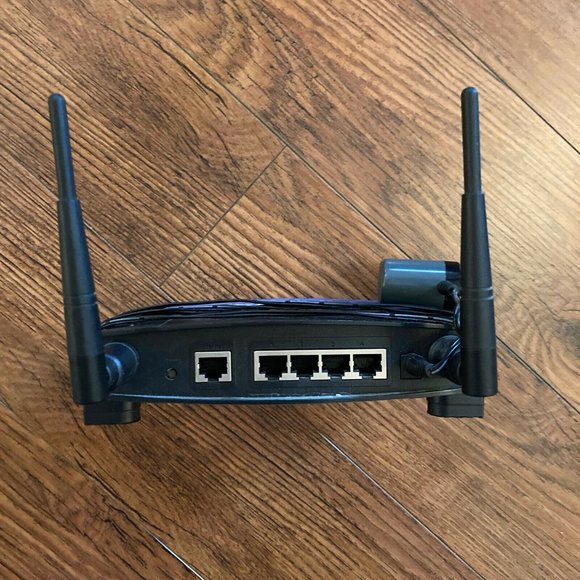 LINKSYS Wireless-G BROADBAND ROUTER with Speed Booster WRT54GS 2.4 GHz - Picture 6 of 7